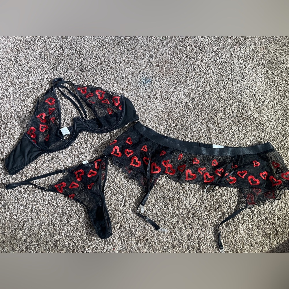 PLUS SIZE LINGERIE